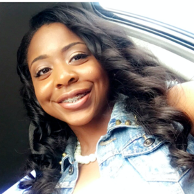 Dariell Simmons’ headshot.