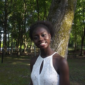 Lynneatte Quenin’s headshot.