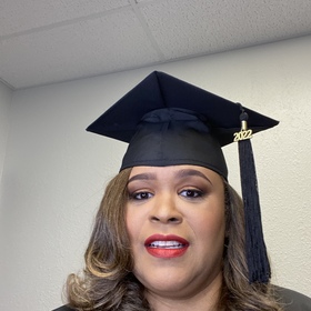 Lynda Riggins’ headshot.