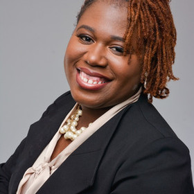 Jennifer Dennis’ headshot.