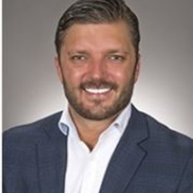 Stephan Hardt’s headshot.