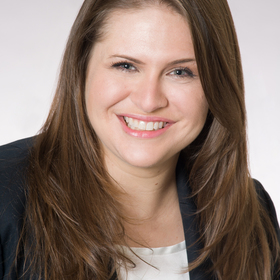 Lindsay Koch’s headshot.