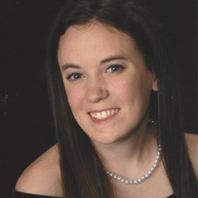 Amanda Miller’s headshot.