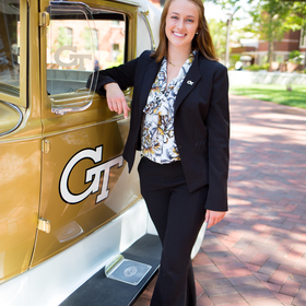 Lauren Piper’s headshot.