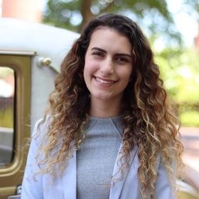 Aviva Kern’s headshot.