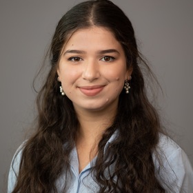 Leila Hollis’ headshot.