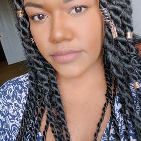 Marshona Morris’ headshot.