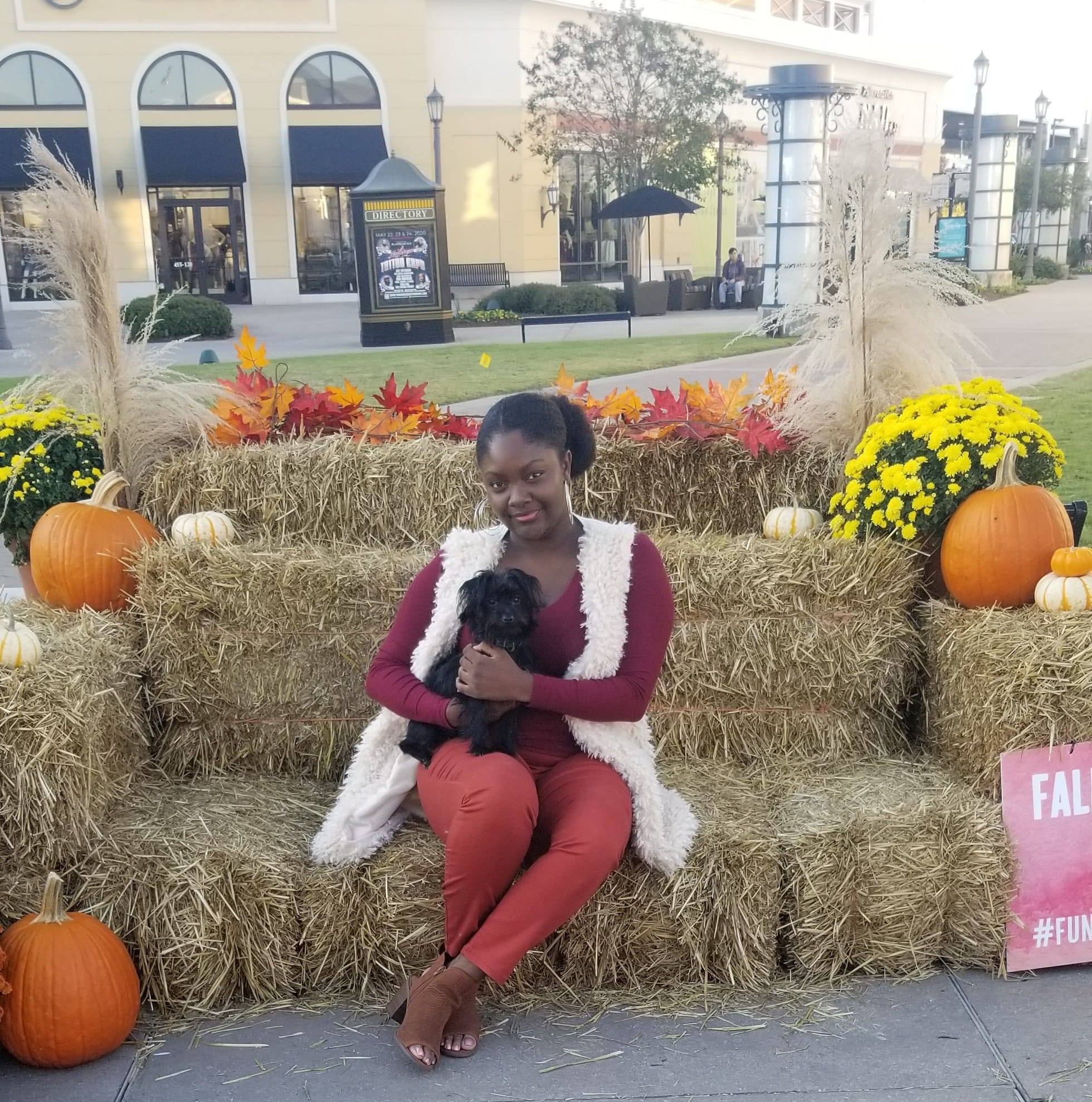 Placeholder headshot for Simone Robinson.