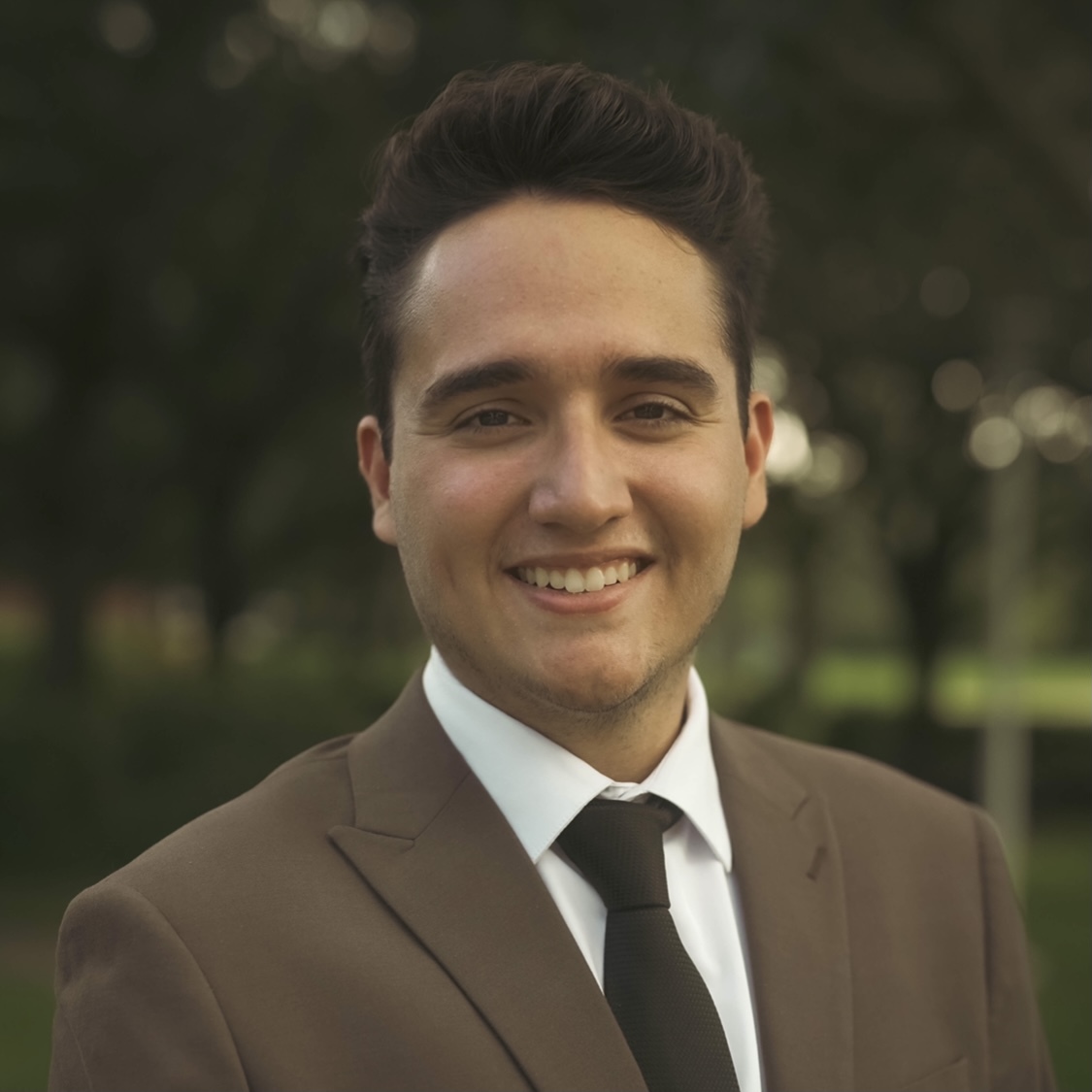 Placeholder headshot for Ian Mogollon.