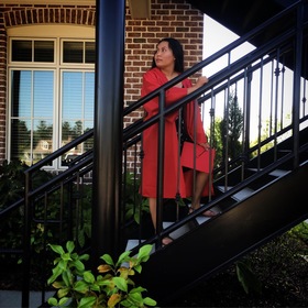 Elena Guy’s headshot.