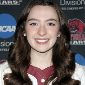 Anna Grottola’s headshot.