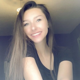 Samantha Kinney’s headshot.