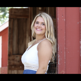 Shannon Spinek’s headshot.