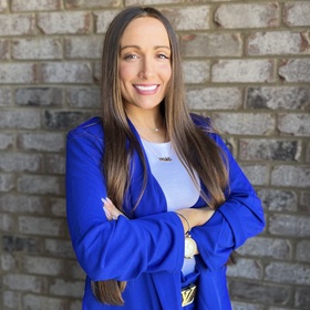 Nicole DeLettera’s headshot.