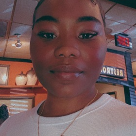 Artianna Daniels’ headshot.