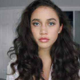 Elizabeth Doversola’s headshot.