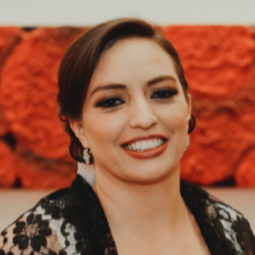 Laura Martin Avalos’ headshot.