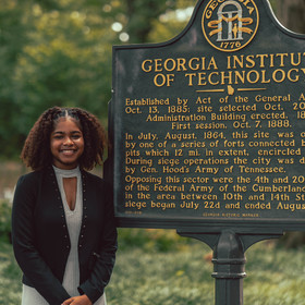 Naomi Davis’ headshot.