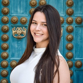 Caroline Dowell-Esquivel’s headshot.