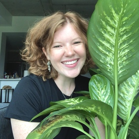 Elizabeth Burns’ headshot.