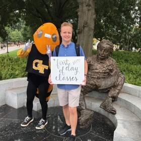 Kenneth Glaze’s headshot.