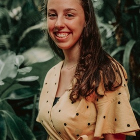 Julia Pina’s headshot.