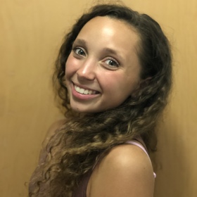 Caroline Miller’s headshot.