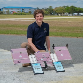 Alexander Lomis’ headshot.