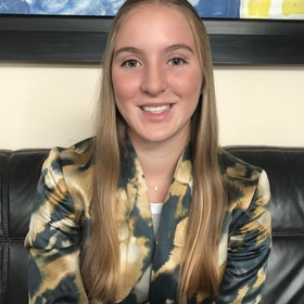 Juliana Lara’s headshot.