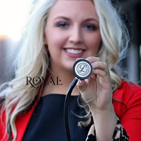 Elizabeth McClung’s headshot.
