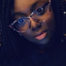 Amber Graves’ headshot.