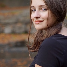 Sarah Reynolds’ headshot.