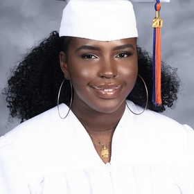 Claire Terna’s headshot.