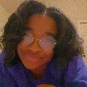 Kayla Holmes’ headshot.