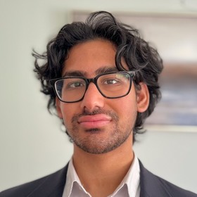 Zeraiz Shabbir’s headshot.