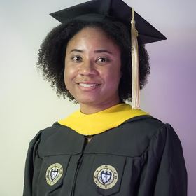 N'dia Thomas’ headshot.