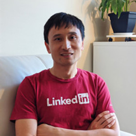 Zongqing Wang’s headshot.