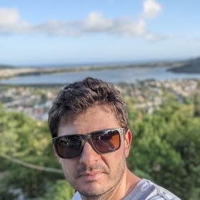 Guilherme Pires’ headshot.