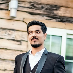 Manish Wadhwani’s headshot.