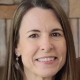 Suzonne Winship’s headshot.