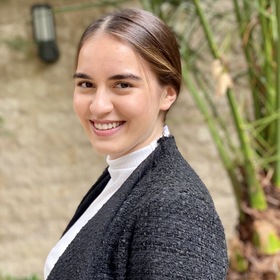 Melis Direk’s headshot.