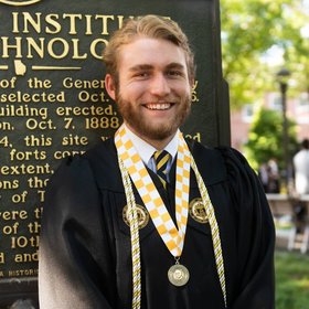 Bailey Painter’s headshot.