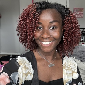 Leesa Hunt’s headshot.