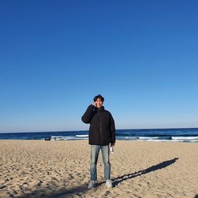 Jun Yeop Kim’s headshot.