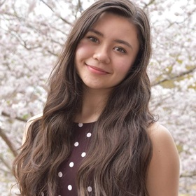 Riona Harris’ headshot.