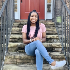 Kelly Clarke’s headshot.