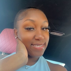 Jhliyah Dennard’s headshot.