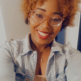 Shanae Hewlett’s headshot.