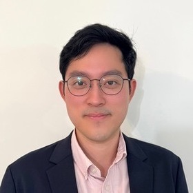 Yoon Jae Lee’s headshot.