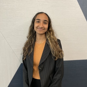 Sriya Surapaneni’s headshot.